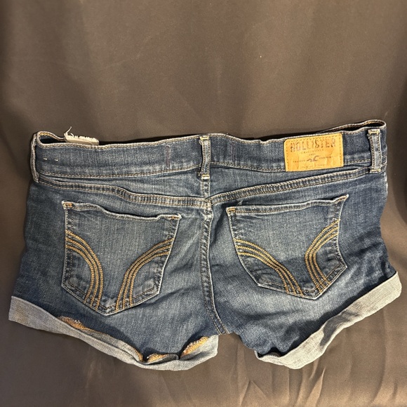 Hollister Women's Medium-Dark Blue Rolled Cuff Denim Shorts - Picture 2 of 3